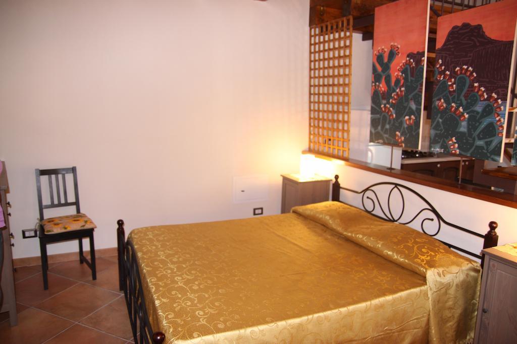 La Finestra Sotto La Rocca Apartment Cefalu Room photo