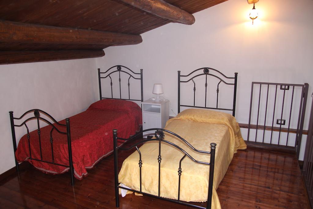 La Finestra Sotto La Rocca Apartment Cefalu Room photo