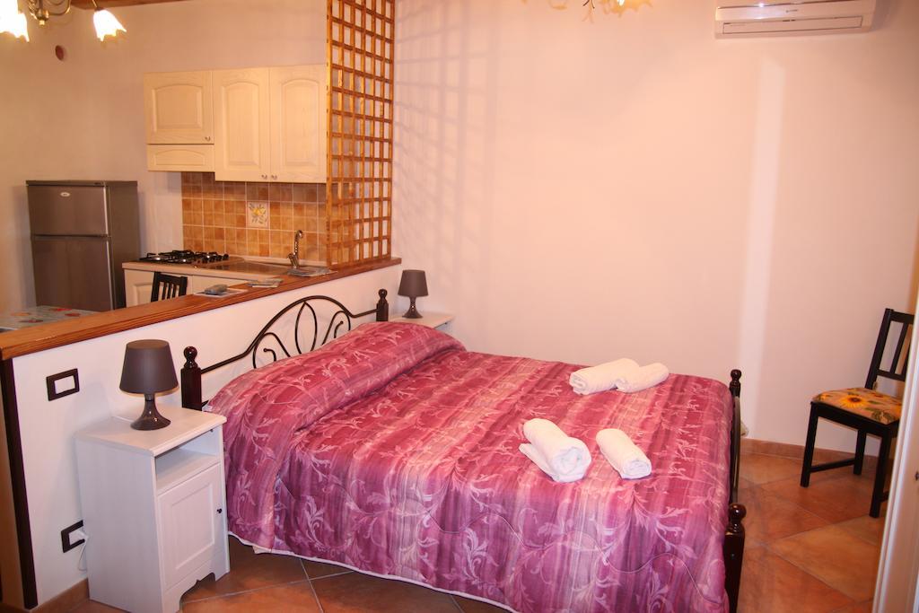 La Finestra Sotto La Rocca Apartment Cefalu Room photo